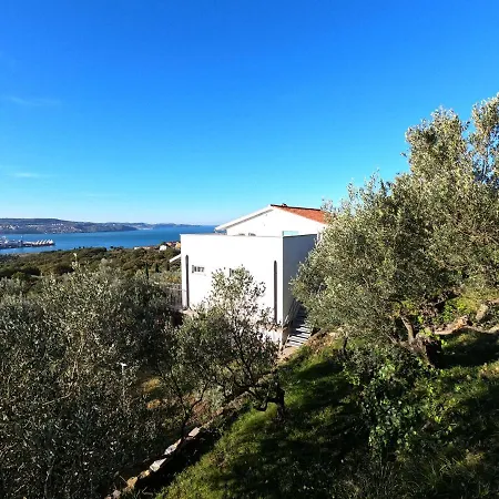 House Among Olive Trees With A Sea View 1 아파트 안카란